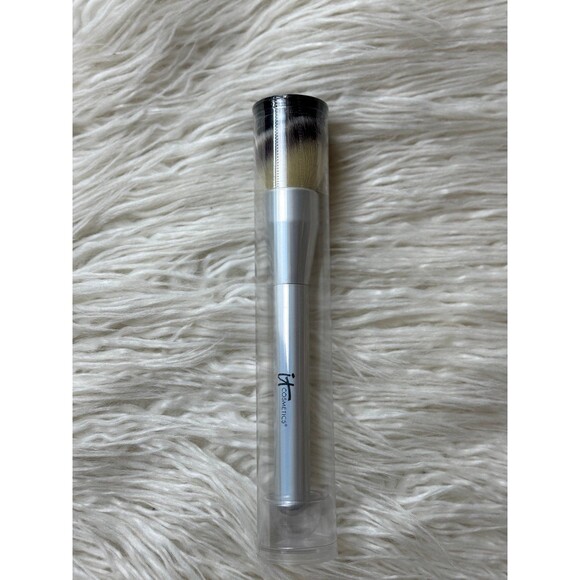 It Cosmetics Heavenly Luxe Angled Buffing Foundation Brush C6156 - Picture 2 of 7